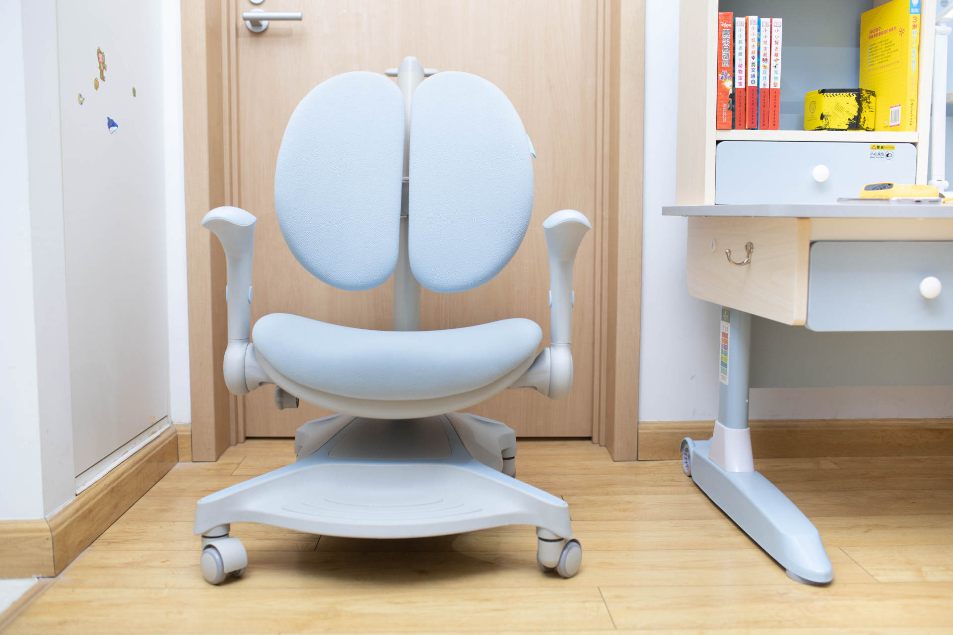 健康舒适陪伴宝宝一起成长科贝森儿童学习桌椅套装使用体验