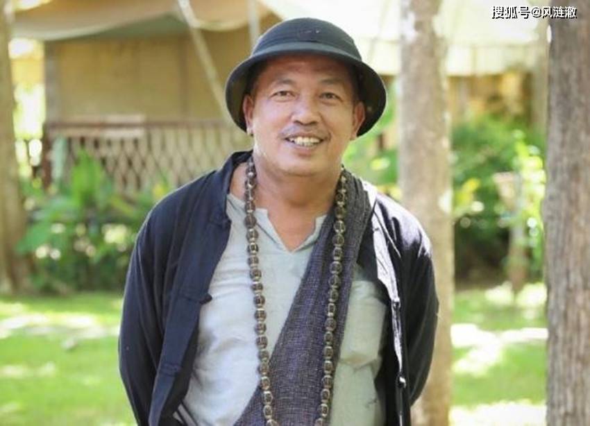 4月份的最后一天,泰国国宝级喜剧演员kom因新冠肺炎离世.