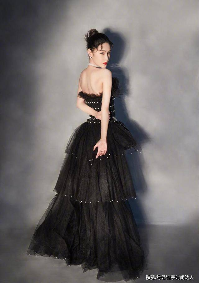 吊带 阚清子带火了一条裙子:蛋糕裙,减龄洋气有气质,不少明星都在穿