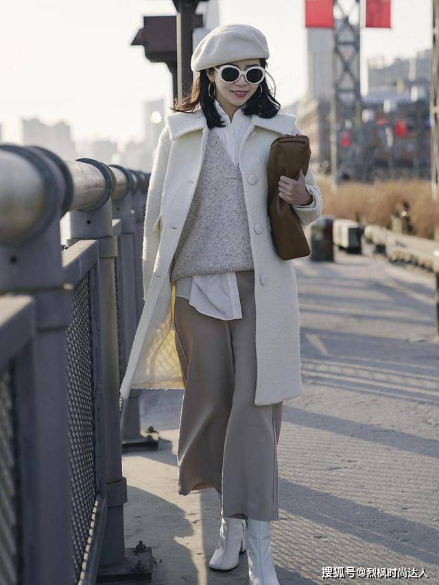 显得 女人到了中年，尽量少穿大衣打底裤，学三木博主这样穿，优雅时髦