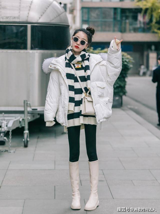 黑色 秋冬,“小黑裤”怎么穿不普通?选对款式是第一步,配色才是关键