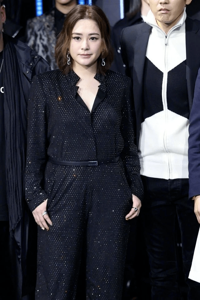 美貌 40岁阿娇也老了！新剧穿皮草变最胖妲己美貌打折，大妈身材太抢眼