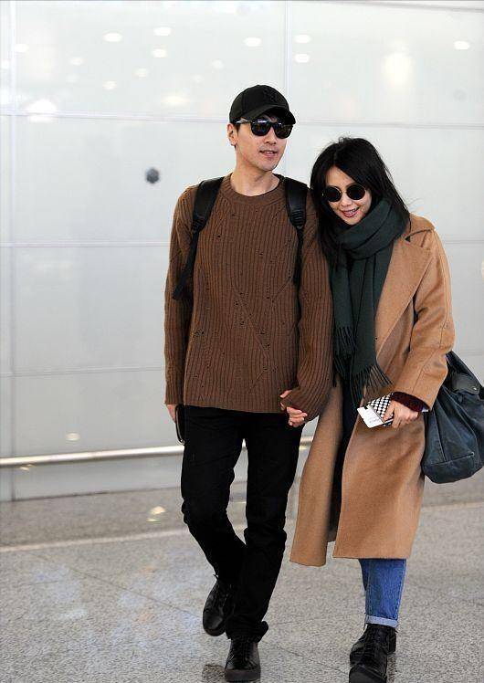 大地 太爱高圆圆赵又廷的“情侣穿搭”了，穿大地色打造秋冬范，挺高级