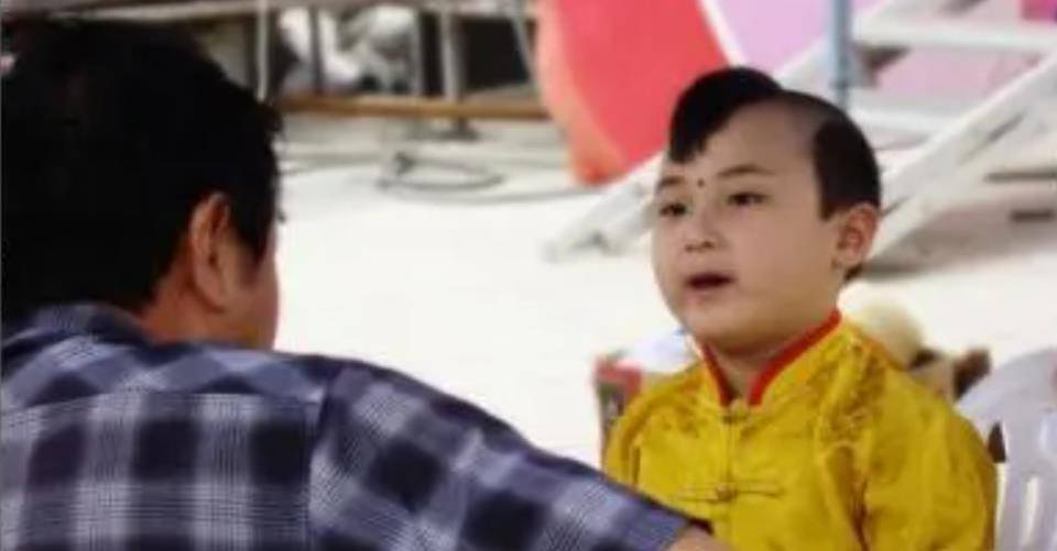 治疗|6岁上春晚8岁去世，父母的“摇钱树”，邓鸣贺的悲剧该由谁买单？