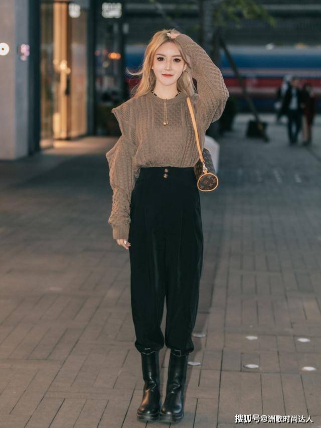 黑色 秋冬,“小黑裤”怎么穿不普通?选对款式是第一步,配色才是关键