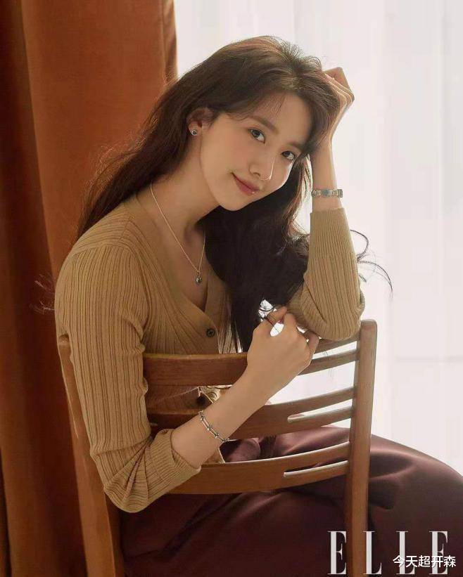 一身30岁林允儿近照，依旧少女感满满，网友：美出新高度！