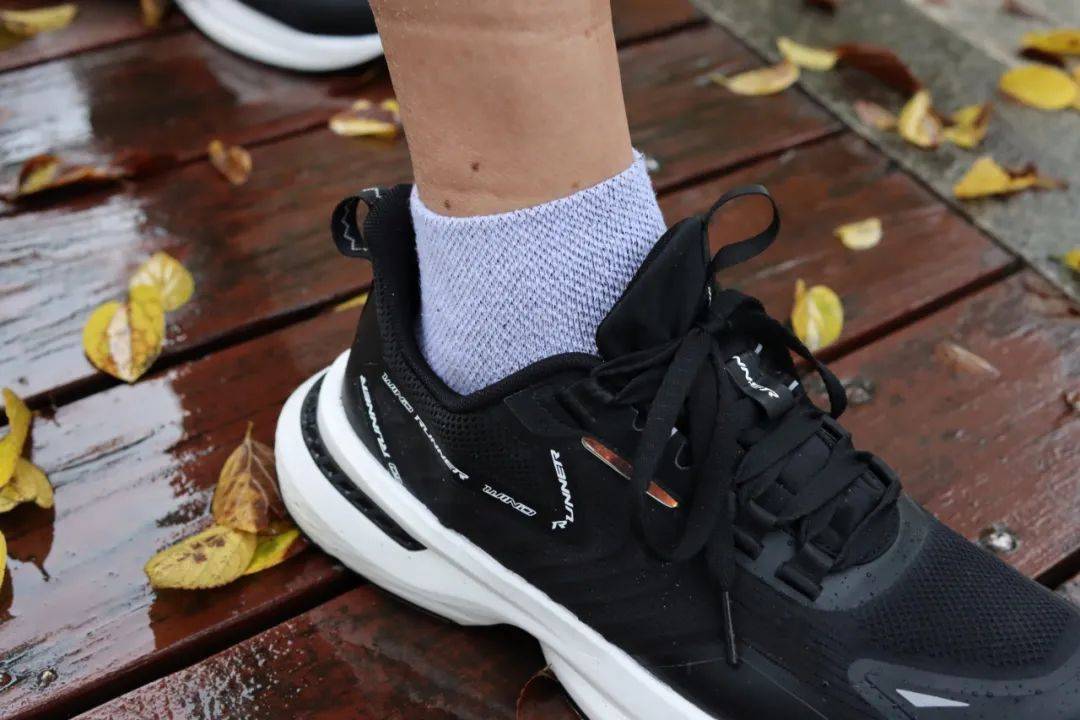 雨天国产超弓虽防水跑鞋，YYDS!