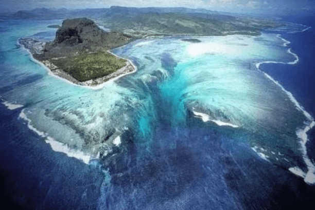 世界上“最大”的瀑布，每秒流经五十亿吨海水，不在山上而在海底