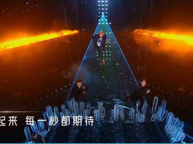 因为|《追光吧2》吴镇宇队伍走治愈系,周晓鸥队伍走动感系,各有特色