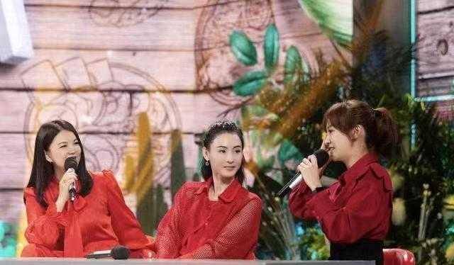 身材 李湘和张柏芝同框亮相，还同穿红裙，李湘端庄大气更胜一筹