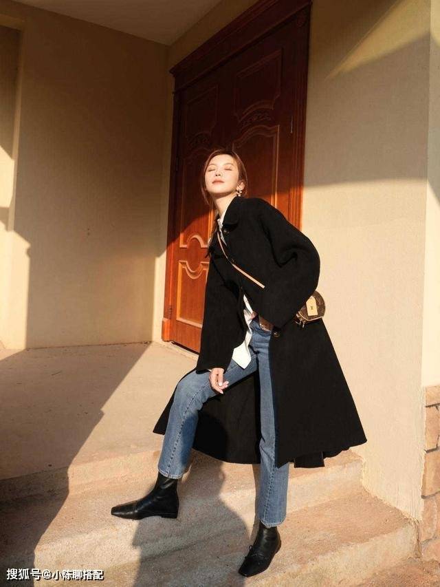 轮廓 今冬流行“大衣+烟管裤”,简约时髦,普通人也能穿出好气质