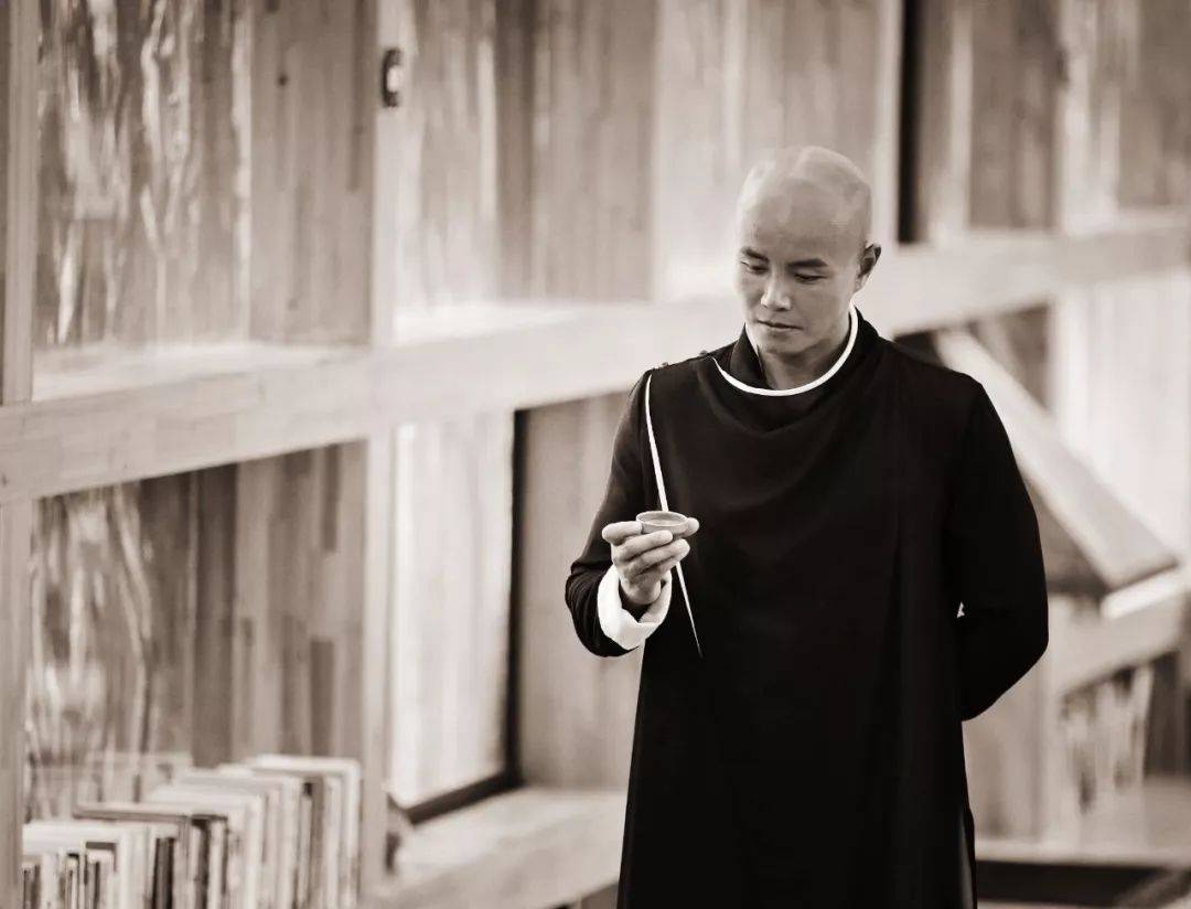 乐嘉|46岁的乐嘉无人问津,混成如今这份模样该怪谁呢?成败皆是自己