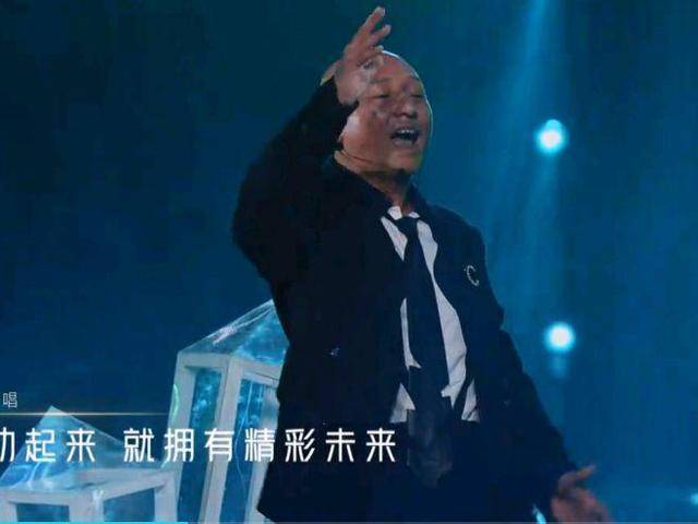 因为|《追光吧2》吴镇宇队伍走治愈系,周晓鸥队伍走动感系,各有特色