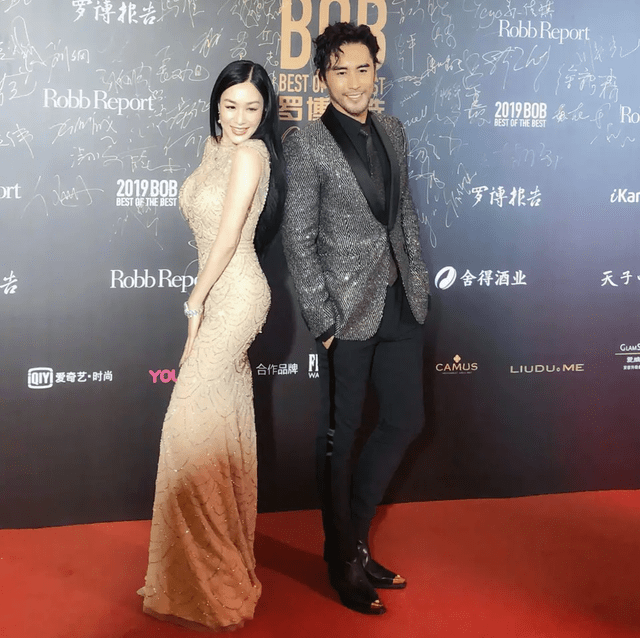 身材 钟丽缇这身材比例惊人，身穿无袖亮片连衣裙凹凸感十足，魅力十足