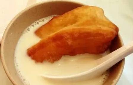 油条|早餐常吃一根油条,对身体有哪些坏处?如何健康吃,告诉你结果