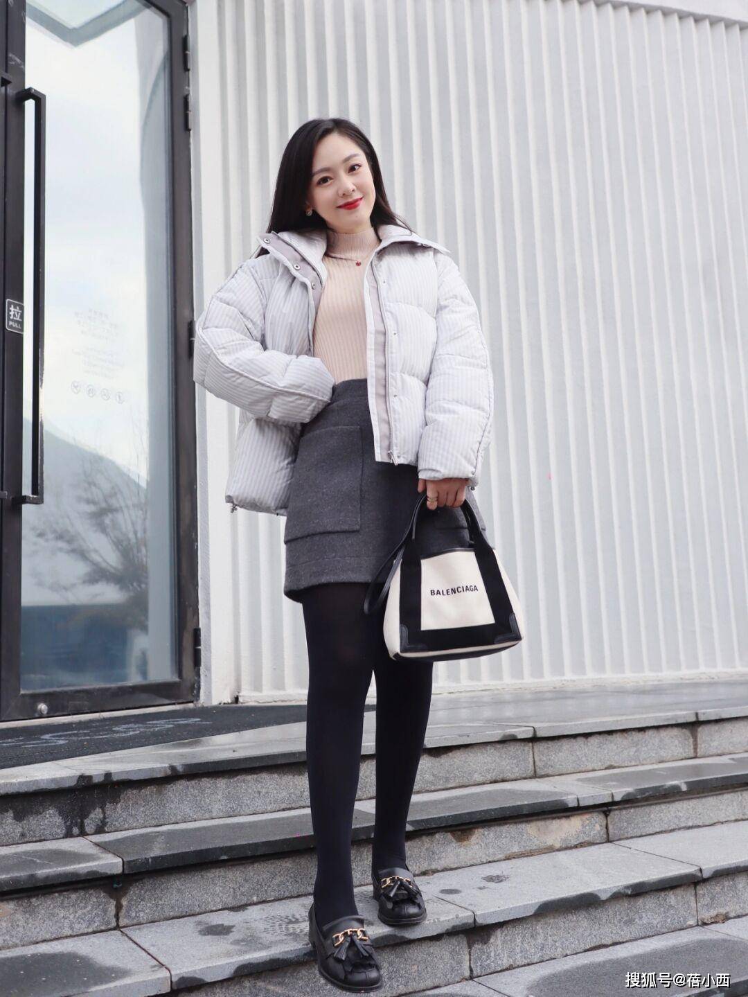 黑色 时髦的女人，一定要有一件适合自己的“羽绒服”，已帮你选好款式