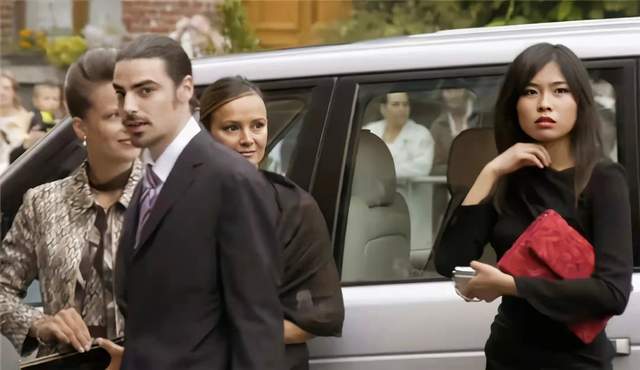 婚纱用"中国红",如今生下一个混血小王子_李然_查尔斯_生活