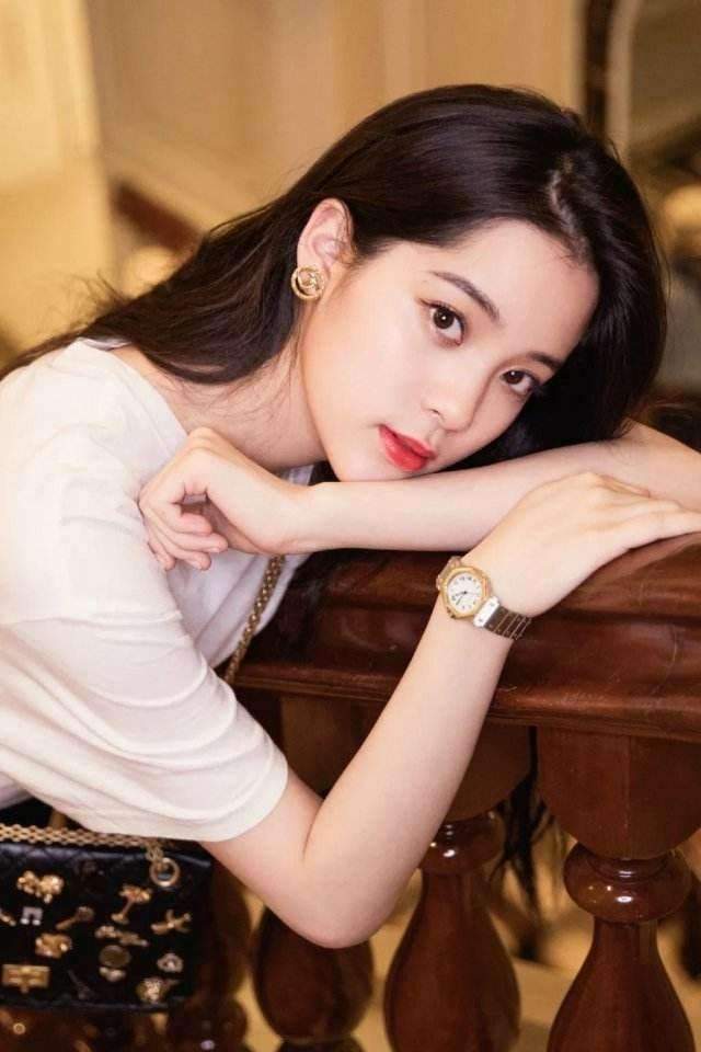 欧阳娜娜身材图片 b12a182525564f0bbb83f888ab2372bb.jpeg