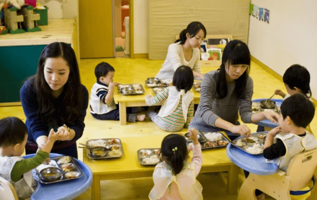 招聘|武汉大批硕士生入职幼儿园，研究生争当幼师，引发网络热议