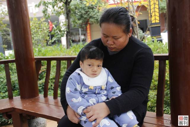 丈夫|年轻妈妈患重病选择放弃，和丈夫商量先救儿子