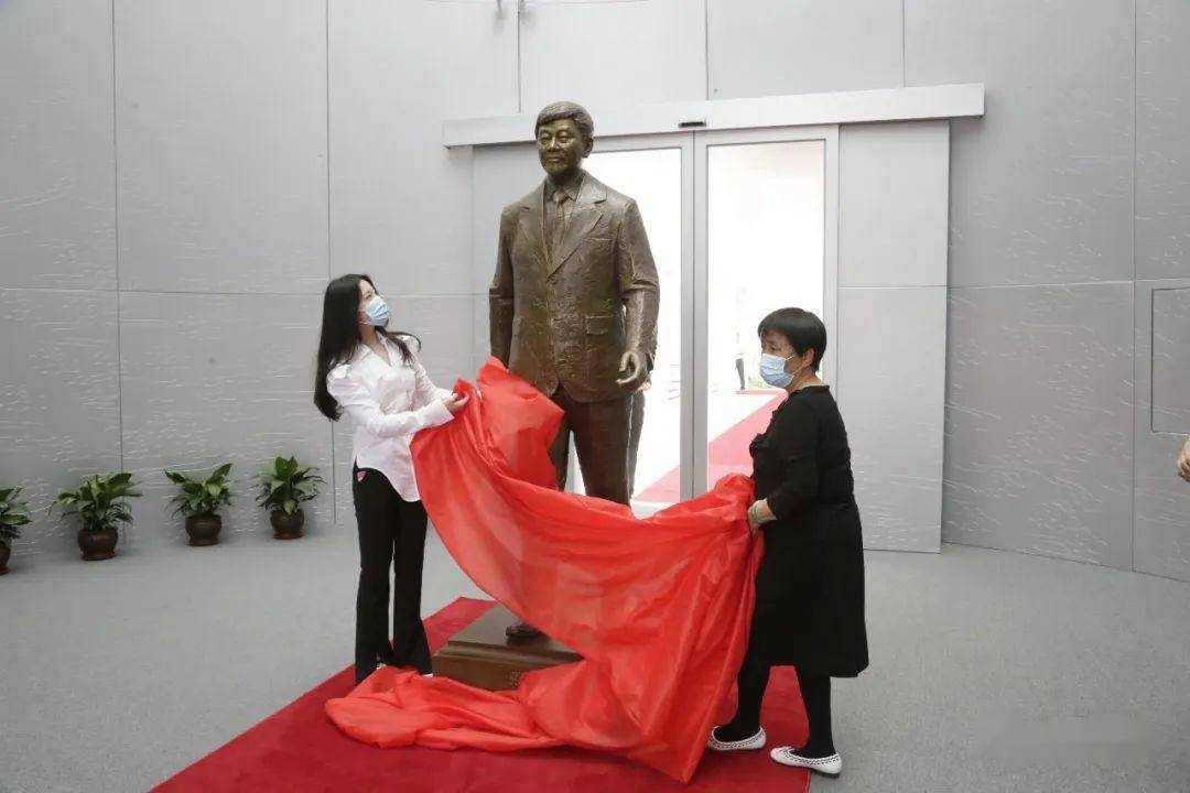 2019年5月,张士平因病去世,享年73岁,重病住院期间仍在工作,并主动