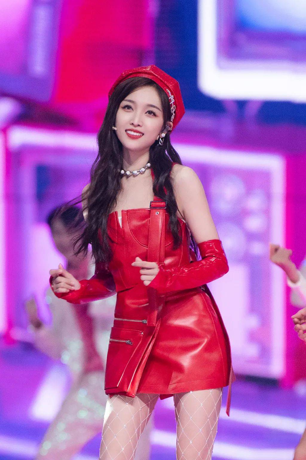 蔡徐坤违规被点名吴宣仪得罪导演李现票房扑街