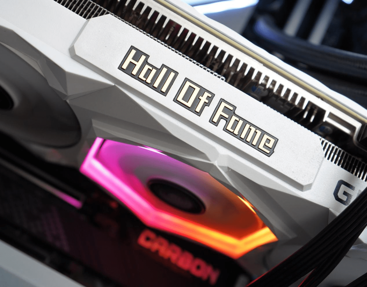 影驰|12代酷睿旗舰平台装机体验：由俭入奢，钱包怕是管不住！