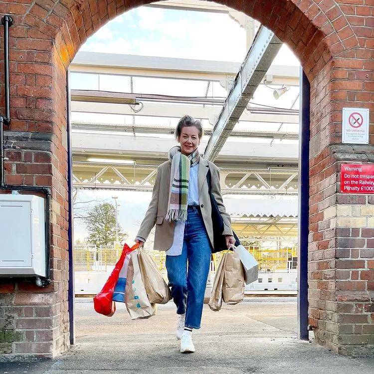 49岁时尚博主tray的购物态度 买的少买的精还要舒服好看_时间_西装