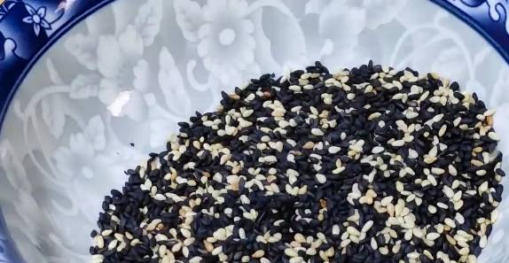 半月|早餐吃它，胜过喝豆浆牛奶，维生素钙极高，做一次吃半月