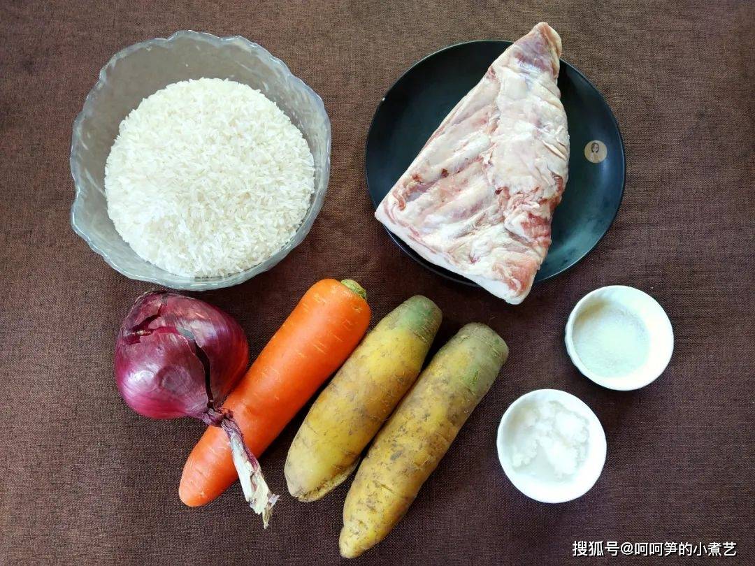 胡萝卜|想吃羊肉抓饭不用去新疆，教你在家用电饭煲做，香气扑鼻好味道