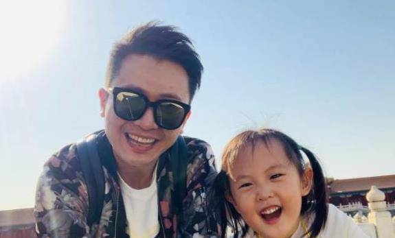 杨帆|央视主持杨帆被催二胎高情商回应，6岁女儿罕露脸，被夸漂亮有福