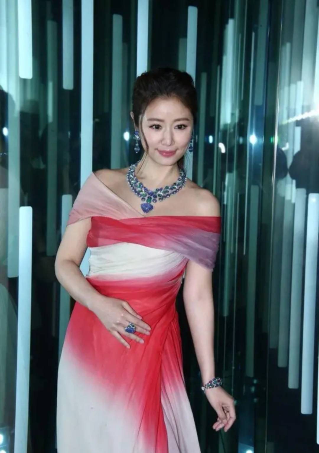 原创林心如穿纱裙配一身珠宝整套首饰价值不亚于豪宅