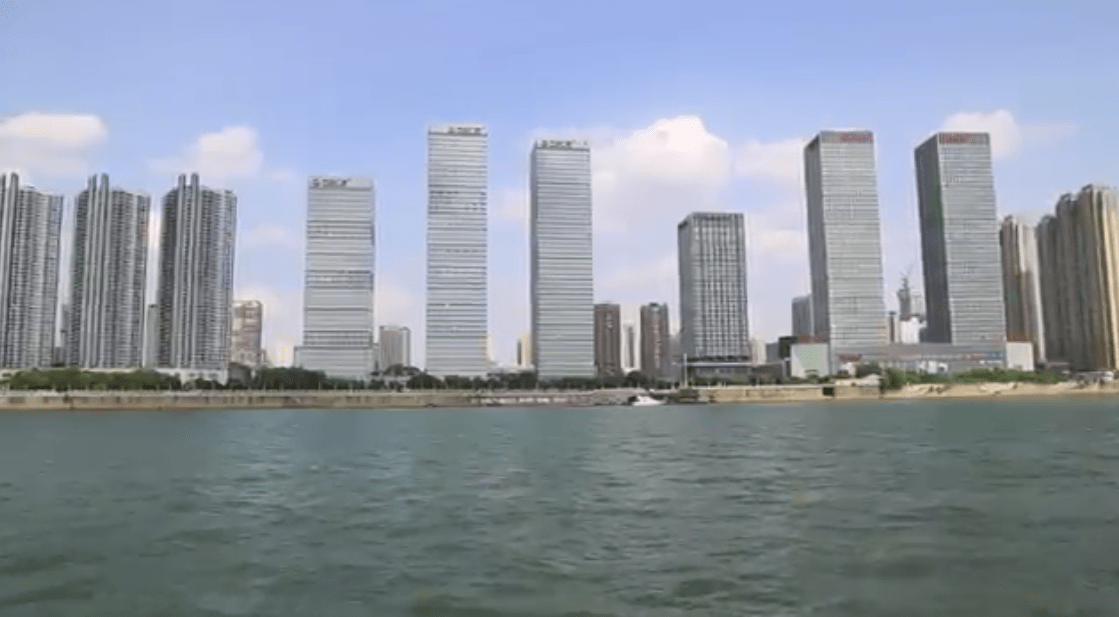 河南郑州与湖南长沙的2021年前三季度GDP谁更强？