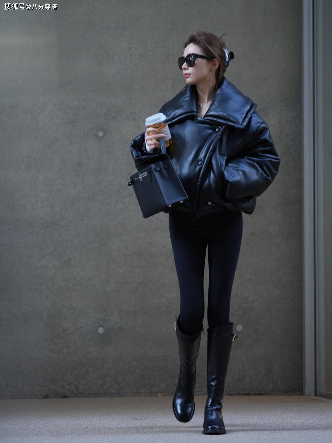 颜色 冬天“羽绒服”的高级穿法是这样的，保暖舒适又高级，谁穿谁美