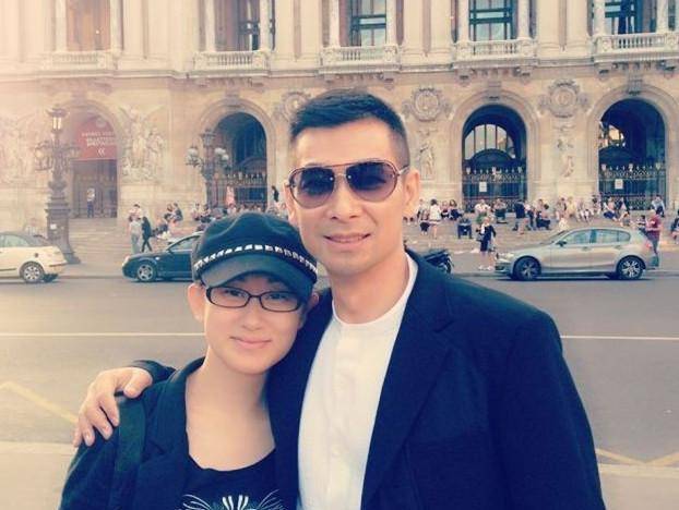 原创赵文卓张淇携妻子聚餐李承铉孤身与众人合照隔空喊话戚薇秒回