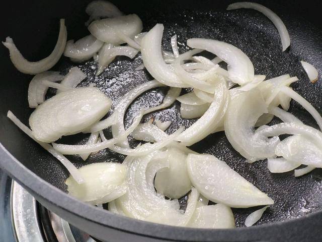 皮中|做孩子早餐难,要省时又要营养,孩子还爱吃,试试奥尔良鸡肉馅饼