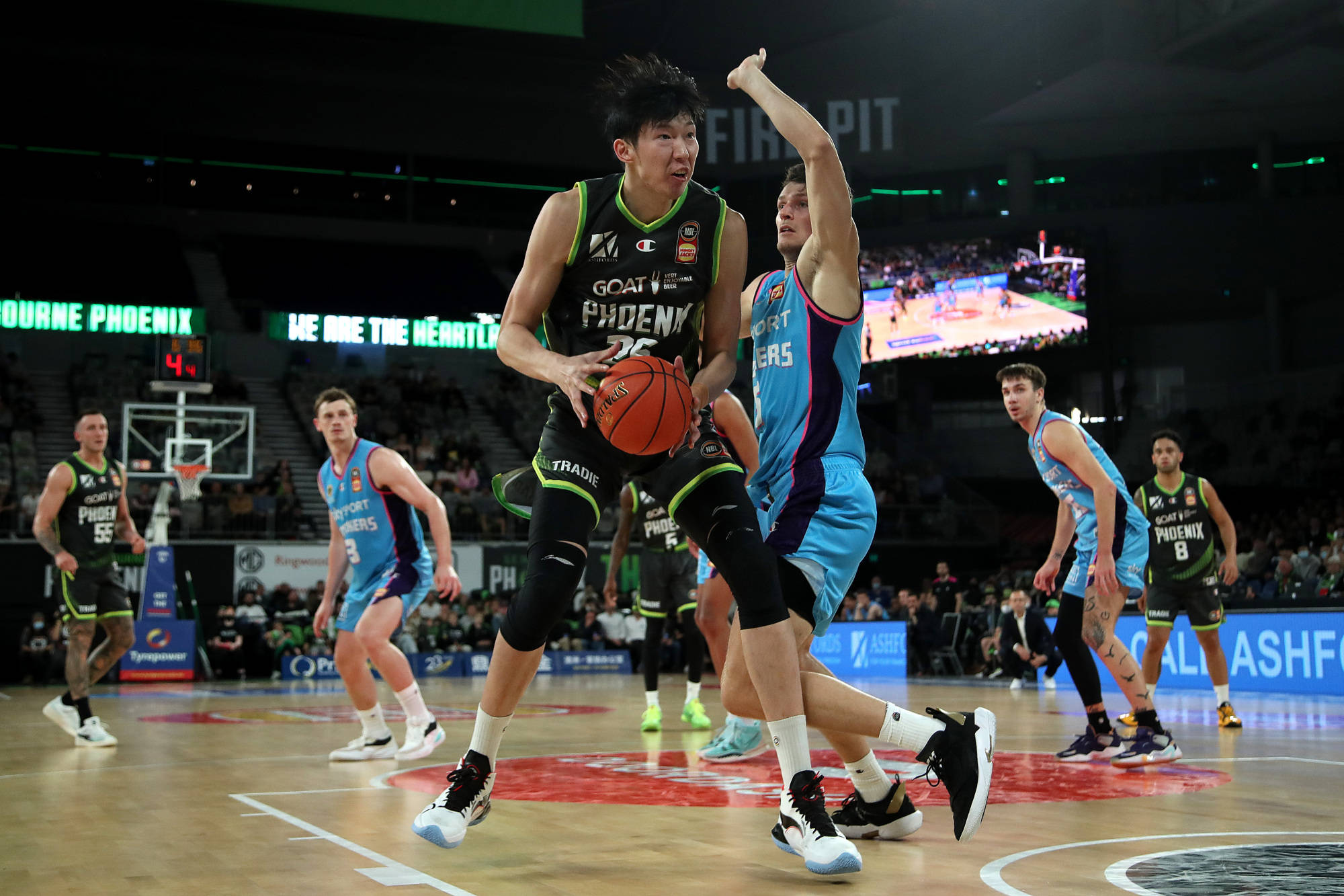 破坏者|NBL-凤凰双杀破坏者两连胜 周琦8+2帽遭遇争议判罚制胜暴扣2加1