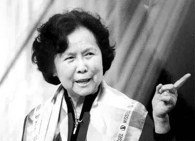 杨春霞|《西游记》“白骨精”近照，77岁仍气质优雅，为传承国粹鞠躬尽瘁