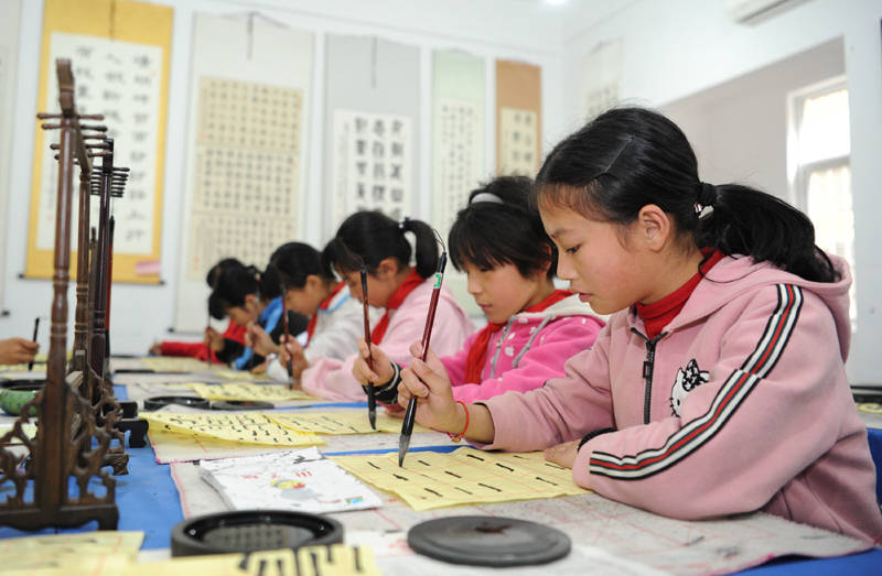 同时,书法作为中华民族的国粹,不仅仅是一种语言符号,更是一种凝聚力.