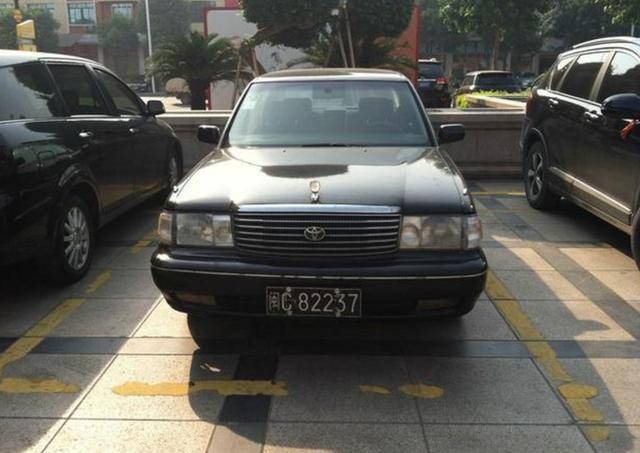 10000元买了一辆皇冠30跑了50万公里性能还是杠杠的