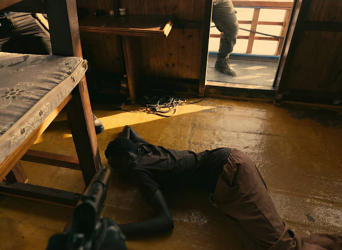 埃博拉|开播4集，收视率破2！罗晋这部正义大剧，来“轰炸”影圈了