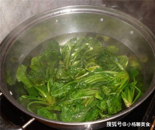 蔬菜|1把蔬菜1碗面粉,手不碰面,锅里一放,10分钟快速上桌!省时