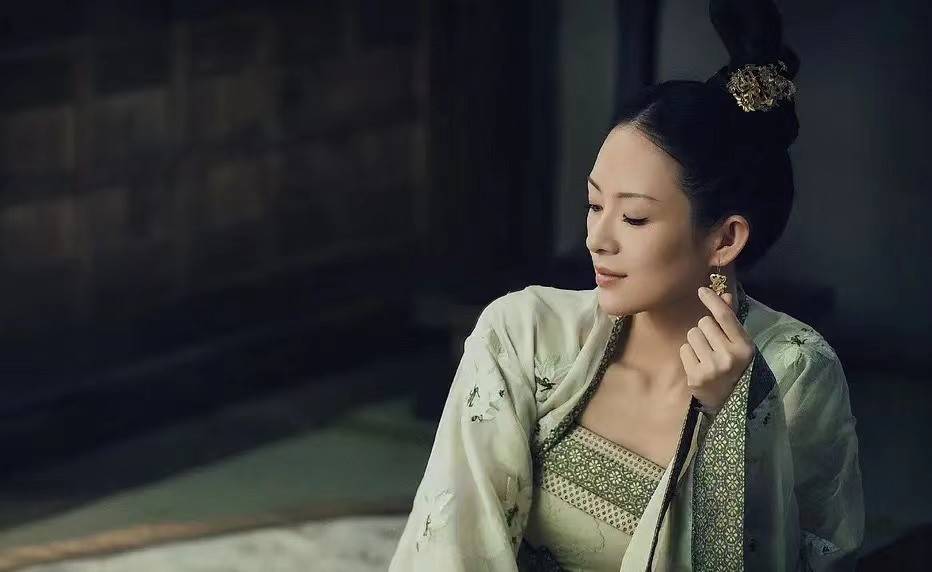 演技|赵丽颖汲取章子怡刘涛教训，《谁是凶手》不装嫩，找小演员演少女