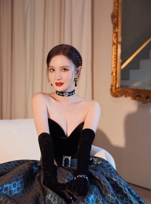 各大女明星秀身材 a27000f8fb1d47999cd830a7f7fc8414.jpeg