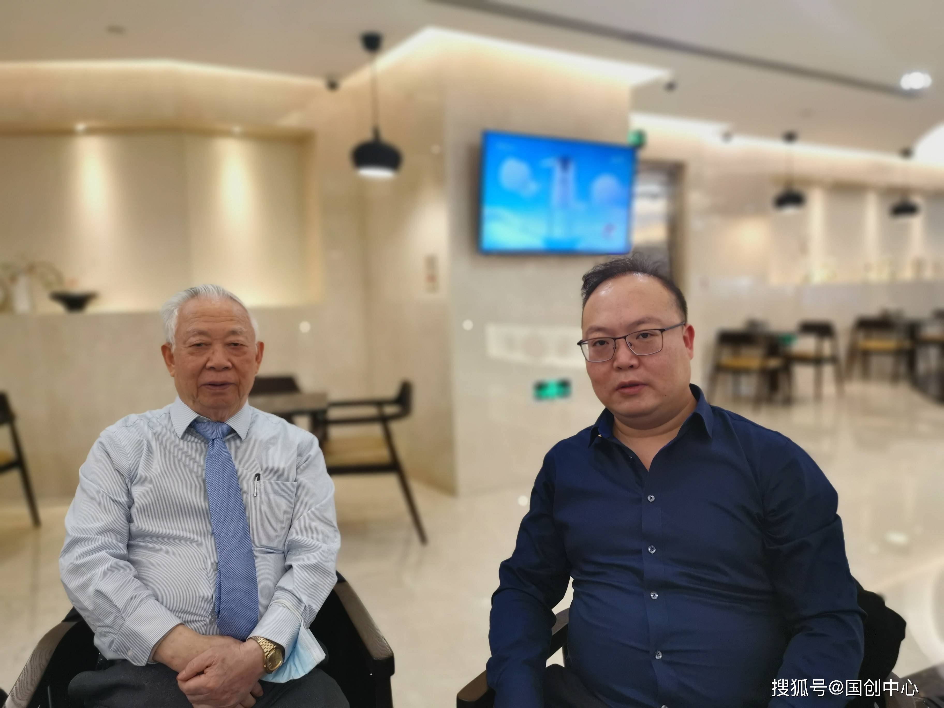 中心邀请卫生部原副部长曹泽毅出席论坛活动