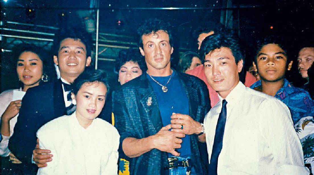 钱嘉乐|香港动作特技演员聚餐，61岁“大师兄”是颜值担当，钱嘉乐站C位