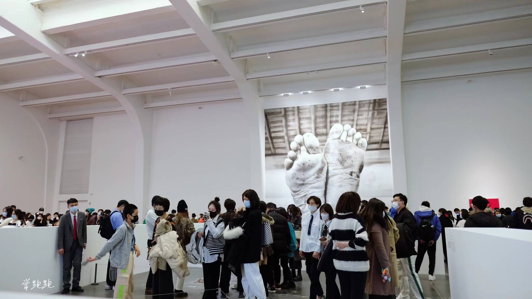 那根|“卡特兰：最后的审判” ：不止那根天价香蕉 藏在黑色幽默的审视中