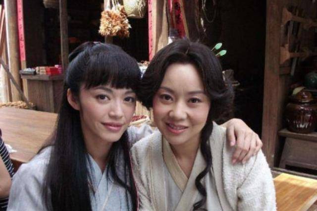 角色|闫妮22岁女儿近照曝光,笑起来甜美可爱,网友直呼快点出道!