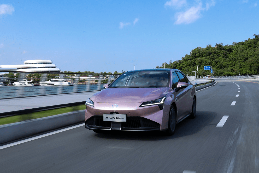 试驾aionsplus15万级新能源纯电轿跑之王
