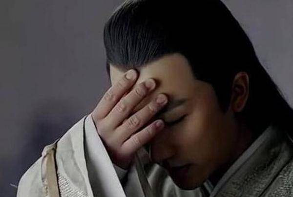 手部那些被“上帝吻了脸，却忘了摸手”的明星，真想给他们一些护手霜